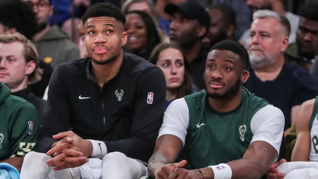 Milwaukee Bucks brothers Giannis Antetokounmpo (left) and Thanasis Antetokounmpo (right).